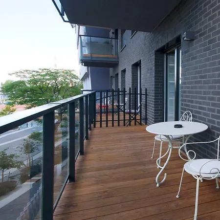 Art Ii Apartment *